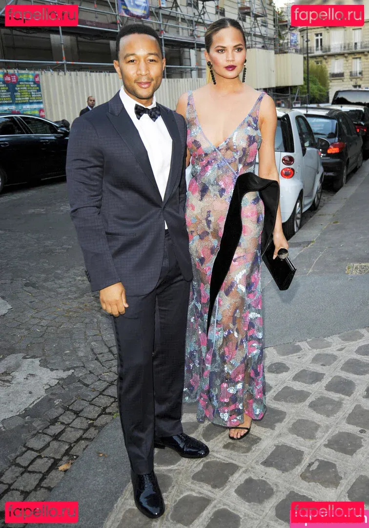 Chrissy Teigen Onlyfans Photo Gallery 