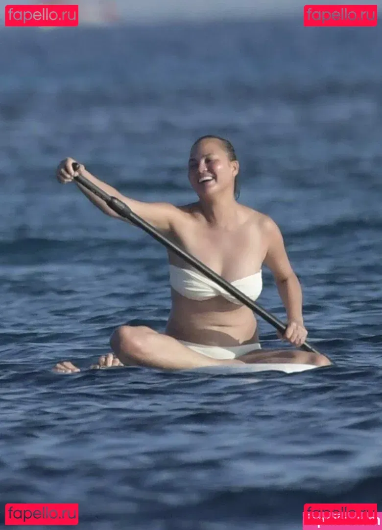 Chrissy Teigen Onlyfans Photo Gallery 