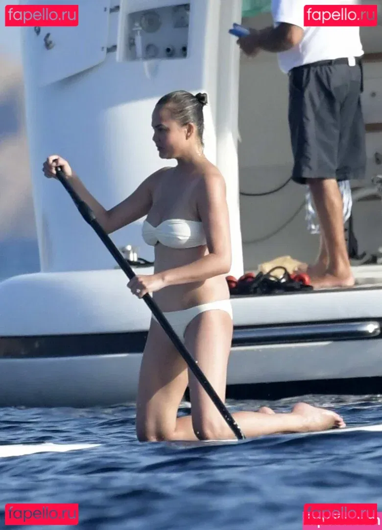 Chrissy Teigen Onlyfans Photo Gallery 