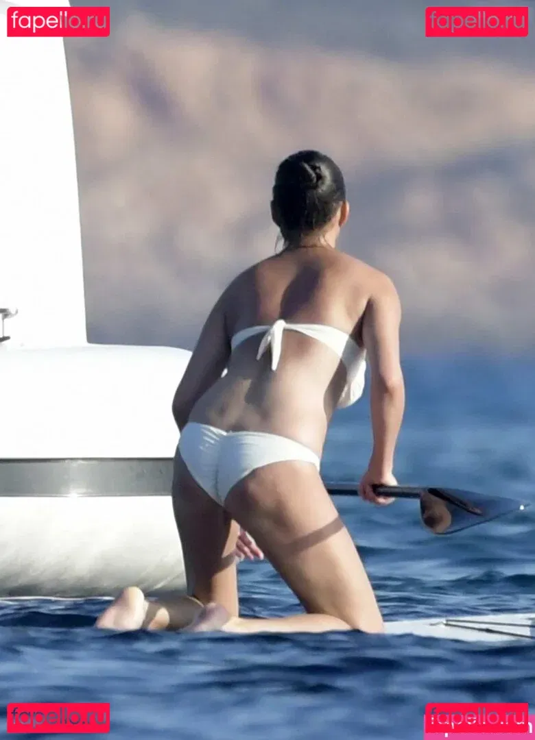 Chrissy Teigen Onlyfans Photo Gallery 