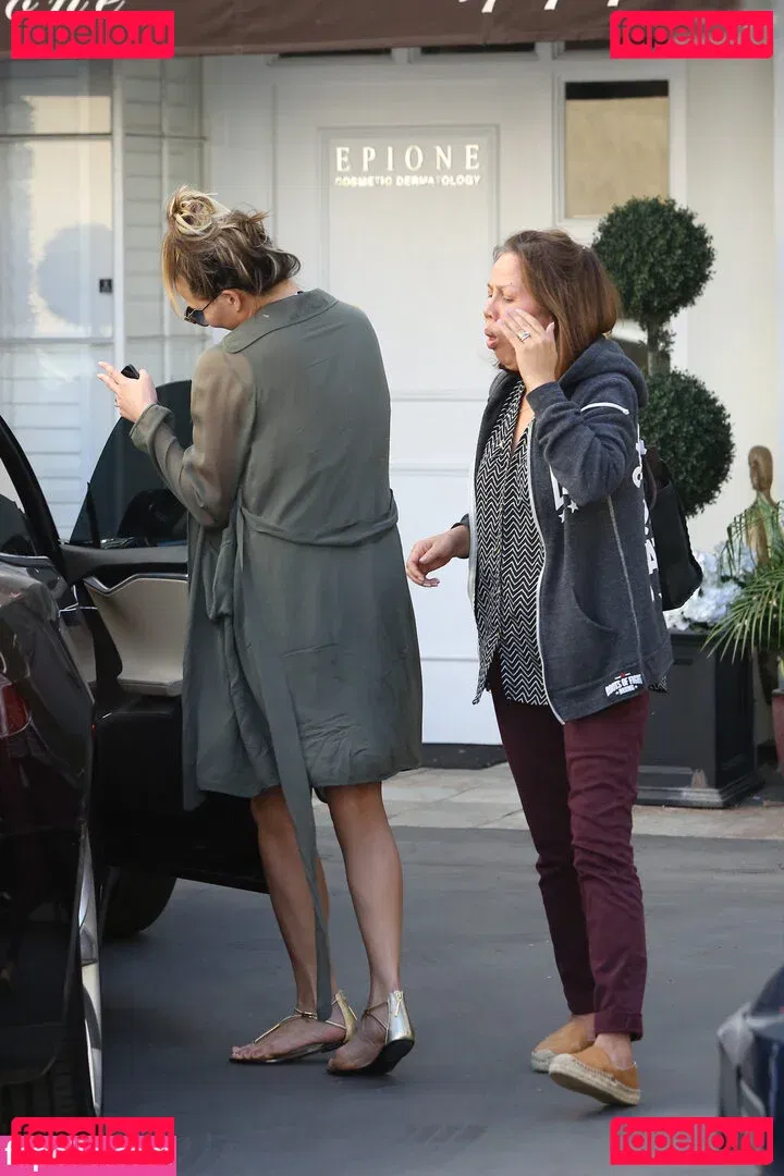 Chrissy Teigen Onlyfans Photo Gallery 