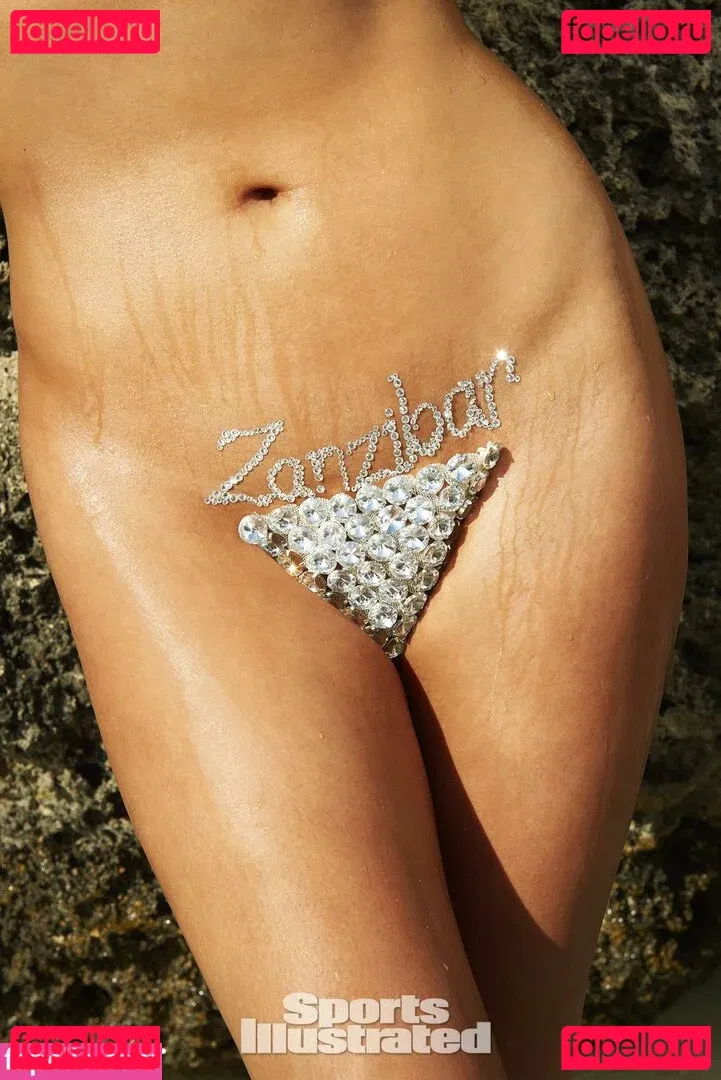 Chrissy Teigen Onlyfans Photo Gallery 