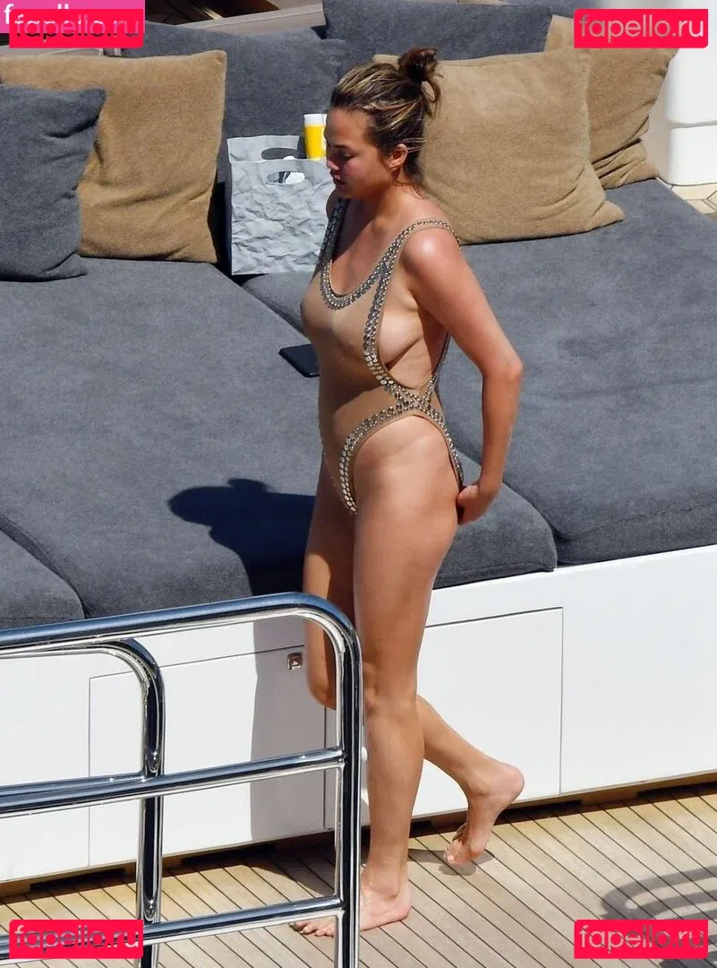Chrissy Teigen Onlyfans Photo Gallery 