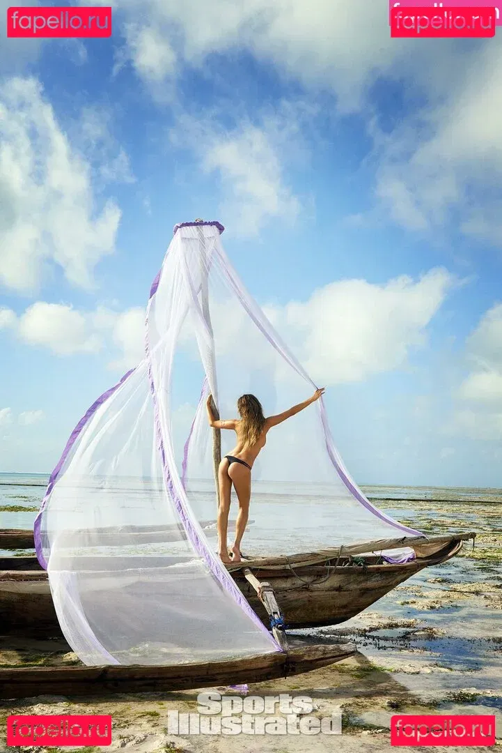 Chrissy Teigen Onlyfans Photo Gallery 