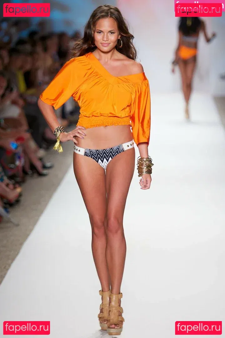 Chrissy Teigen Onlyfans Photo Gallery 