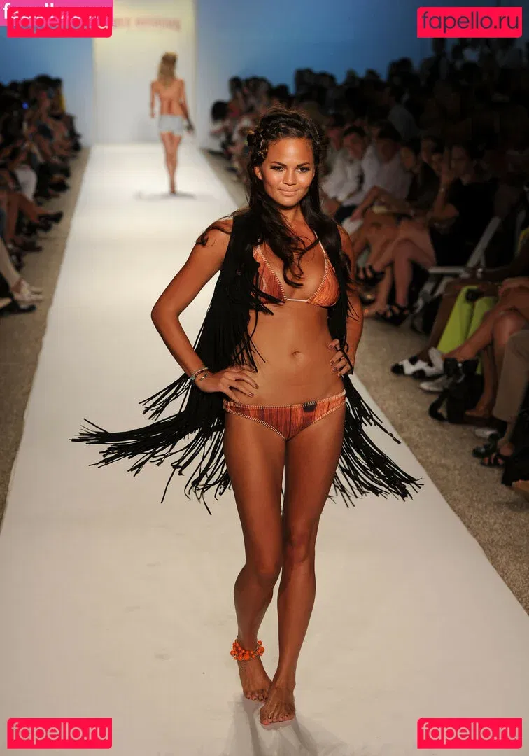 Chrissy Teigen Onlyfans Photo Gallery 