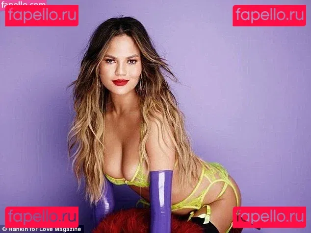 Chrissy Teigen Onlyfans Photo Gallery 