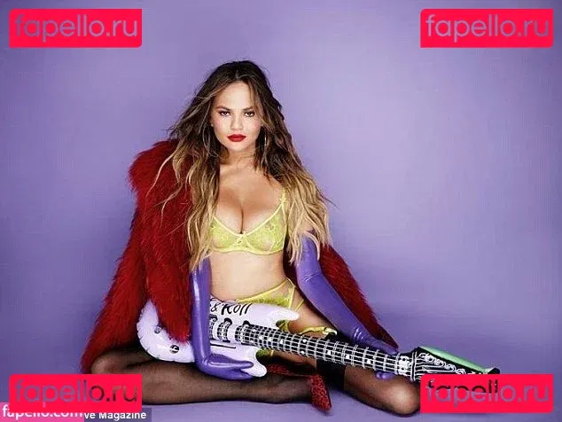 Chrissy Teigen Onlyfans Photo Gallery 