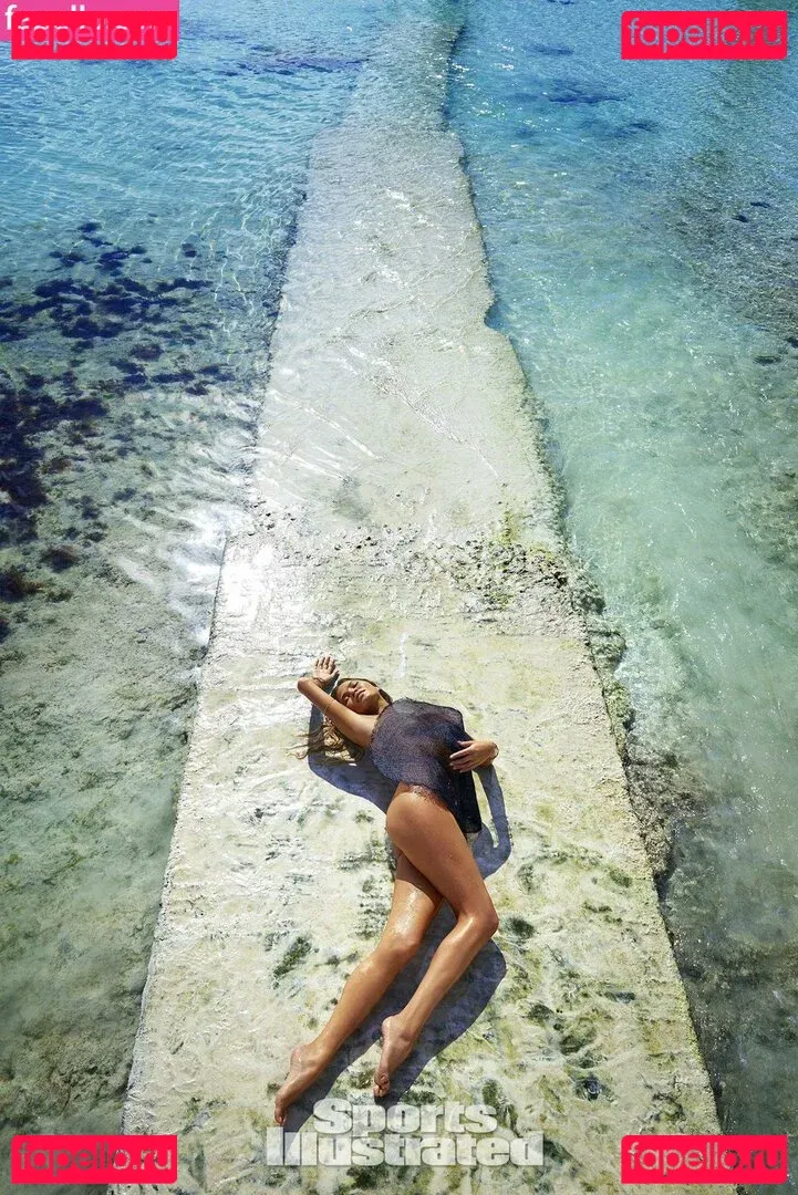 Chrissy Teigen Onlyfans Photo Gallery 