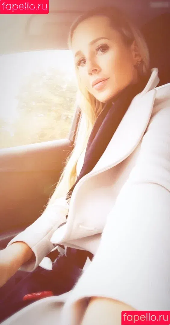 Mandy Capristo / grace_capristo / mandycapristo Onlyfans Photo Gallery 