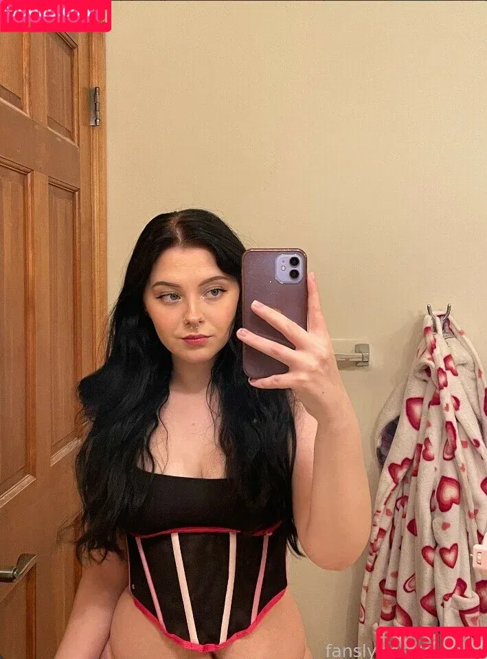 BabyDana / Durnerd / dana.baby Onlyfans Photo Gallery 