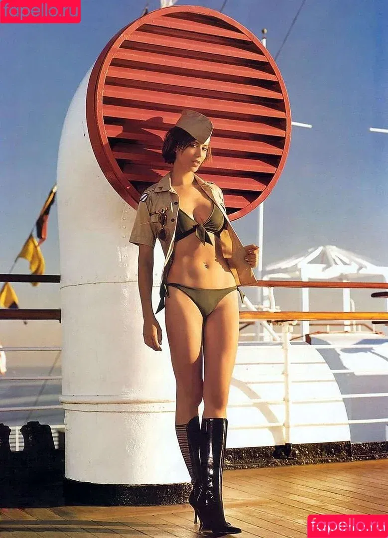 Catherine Bell / Sarah MacKenzie / catherine.bell / therealcatherinebell Onlyfans Photo Gallery 