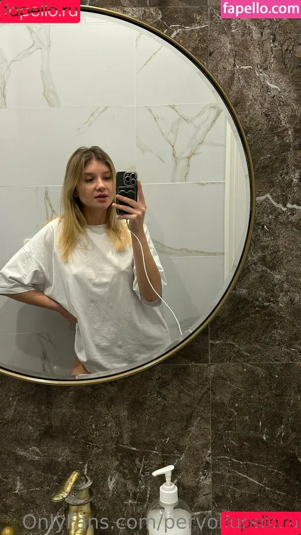 pervokative / pervokursnica Onlyfans Photo Gallery 