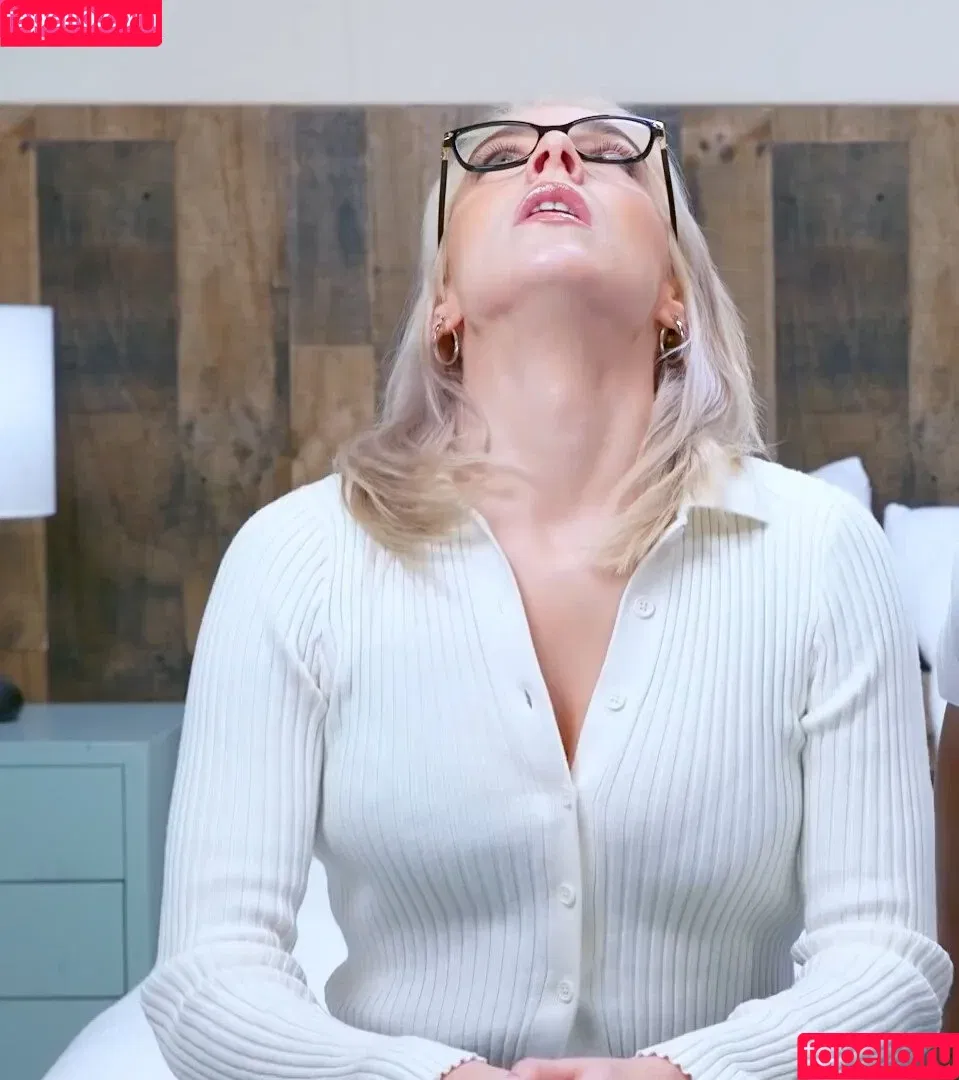 Courtney Miller / co_mill / courtney.miller / typicalvlogs Onlyfans Photo Gallery 