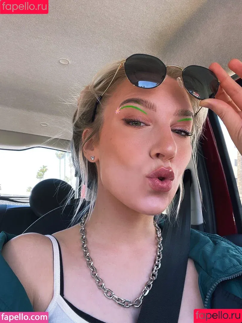 Courtney Miller / co_mill / courtney.miller / typicalvlogs Onlyfans Photo Gallery 