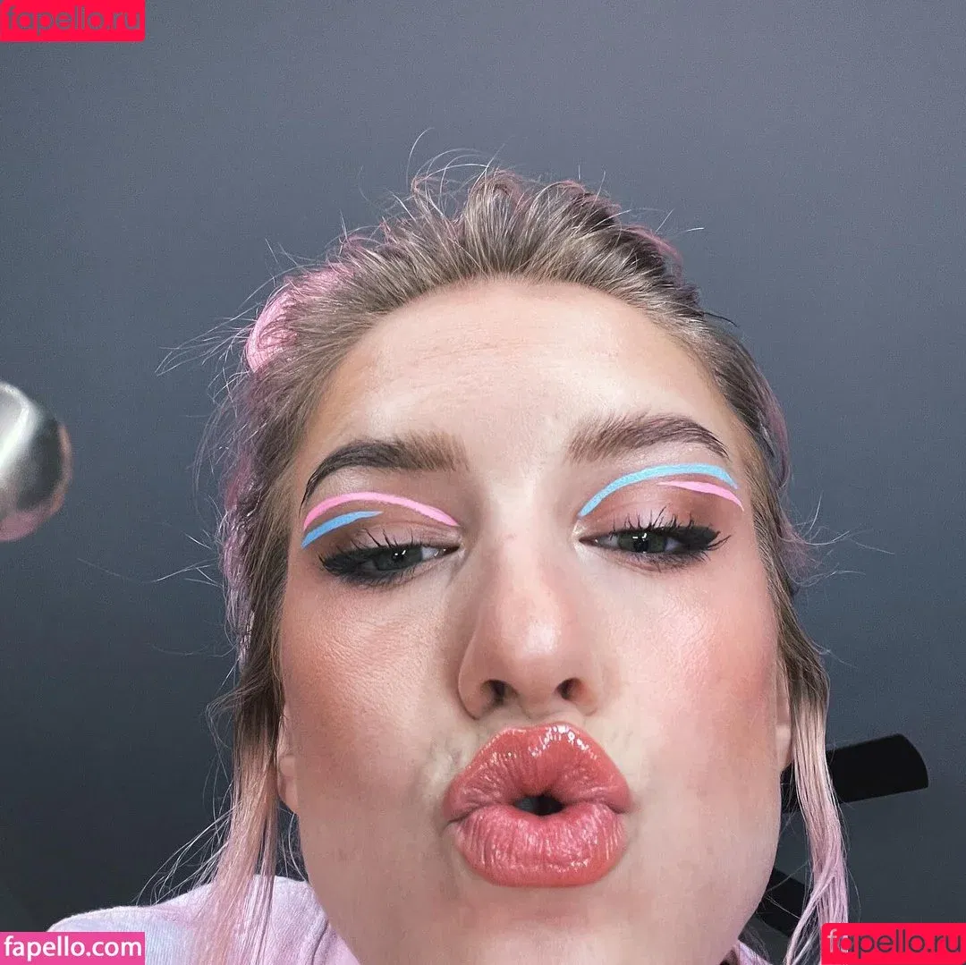 Courtney Miller / co_mill / courtney.miller / typicalvlogs Onlyfans Photo Gallery 