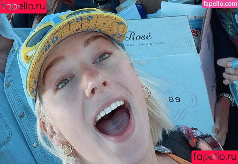 Courtney Miller / co_mill / courtney.miller / typicalvlogs Onlyfans Photo Gallery 