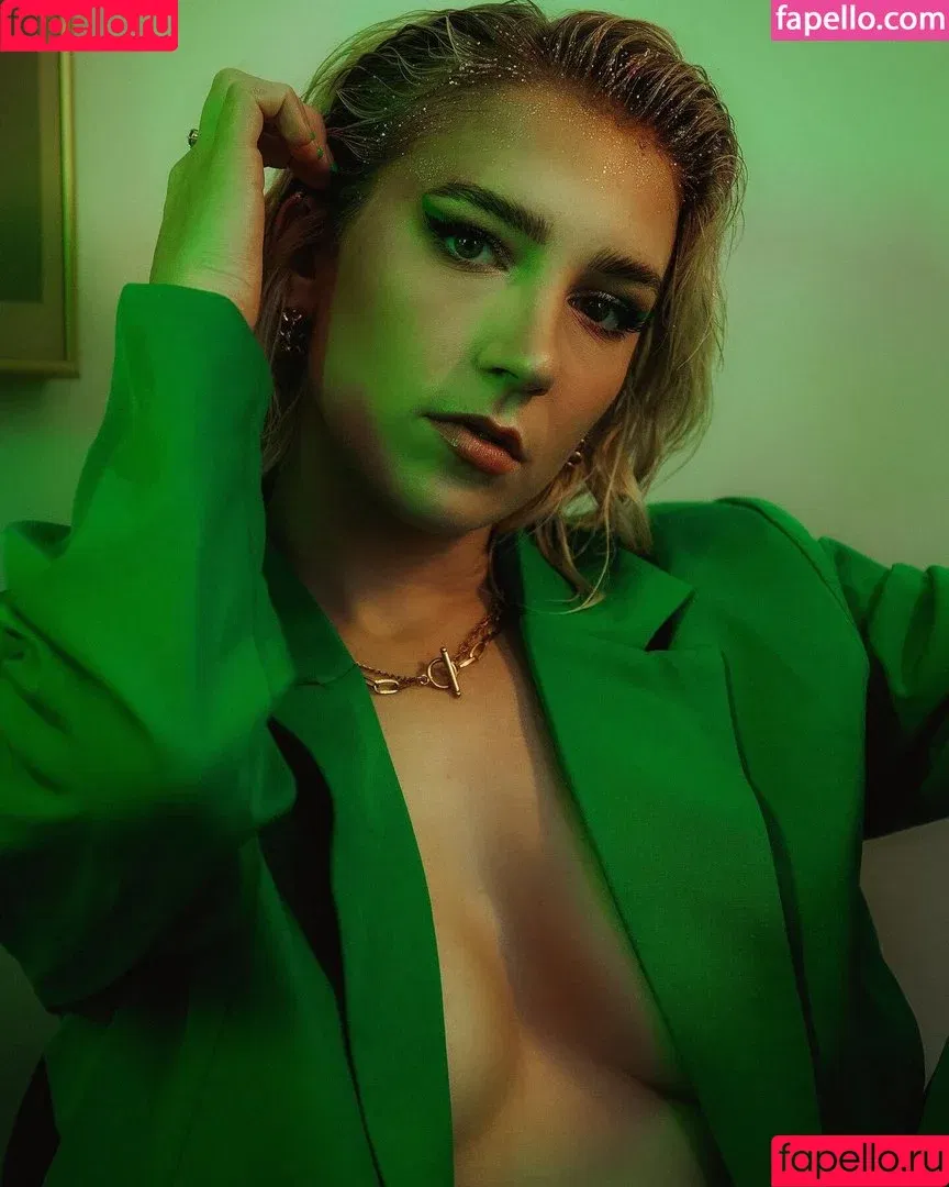 Courtney Miller / co_mill / courtney.miller / typicalvlogs Onlyfans Photo Gallery 