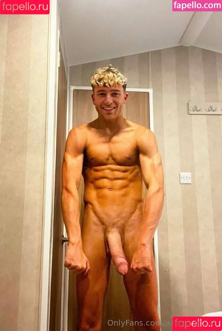 aaronvergota / azzverga Onlyfans Photo Gallery 