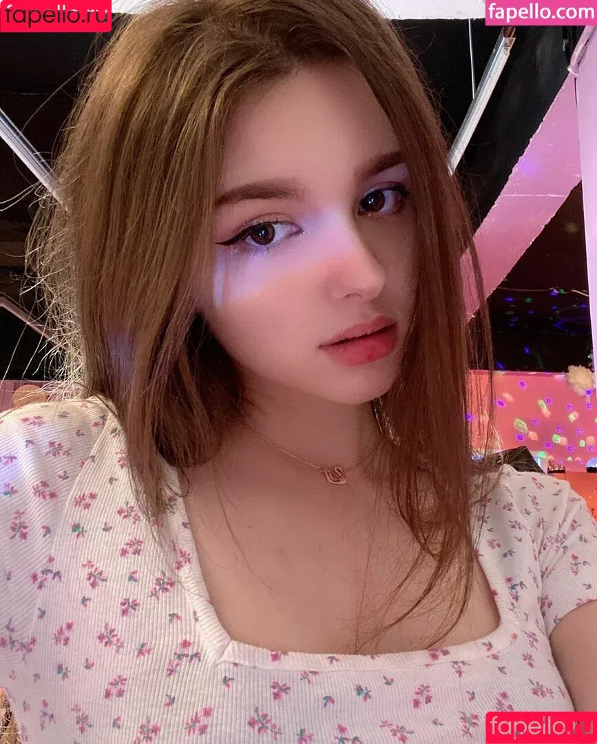 Elina Karimova / elina_4_22 Onlyfans Photo Gallery 