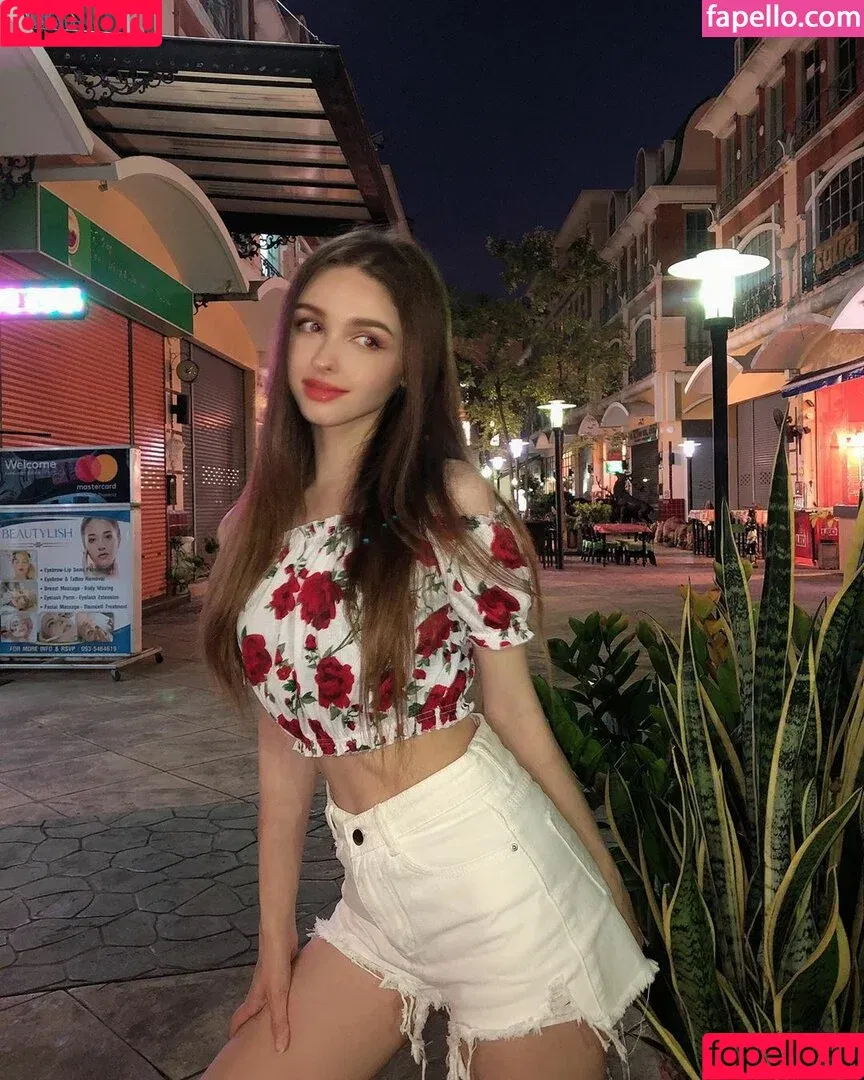 Elina Karimova / elina_4_22 Onlyfans Photo Gallery 