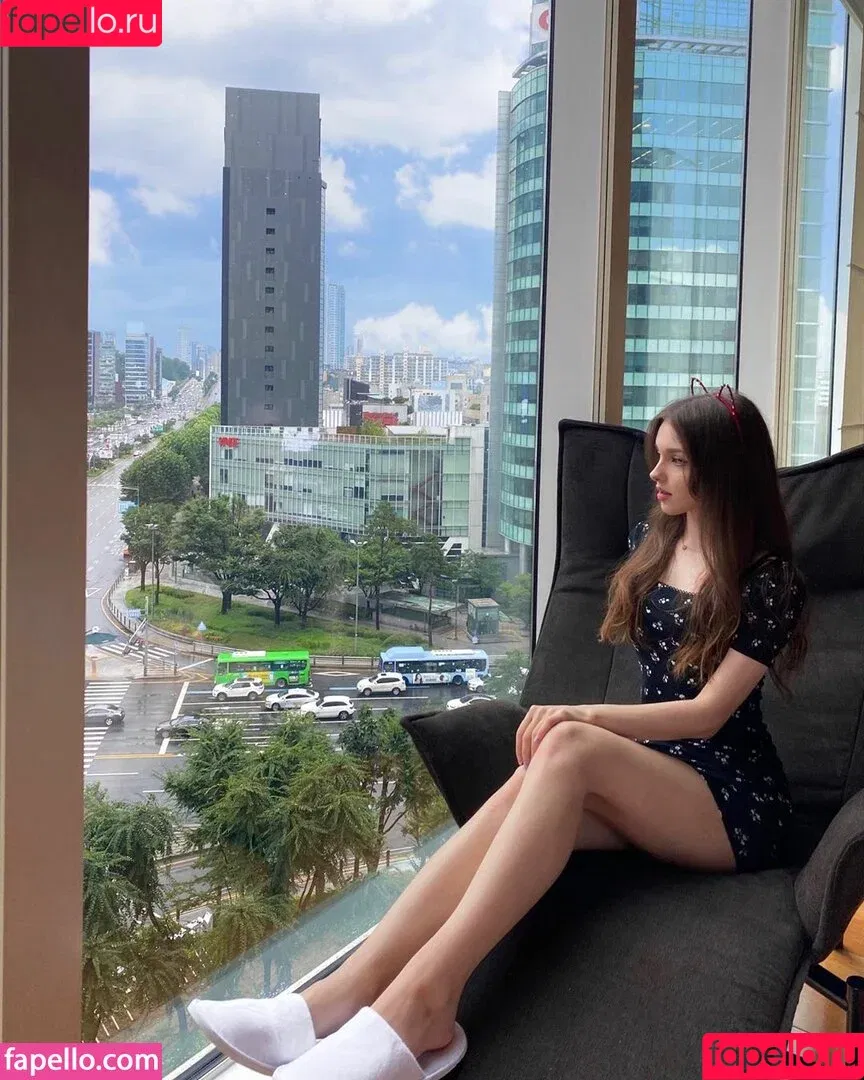 Elina Karimova / elina_4_22 Onlyfans Photo Gallery 