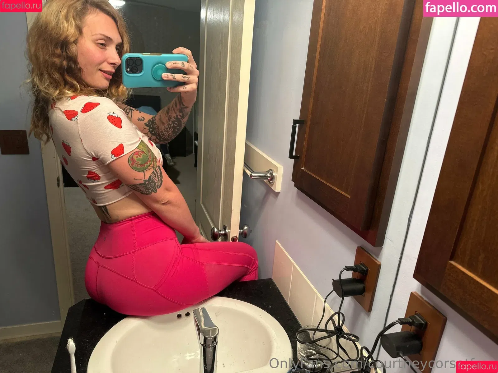 courtneycorsetfree / courtneyrowanfree Onlyfans Photo Gallery 