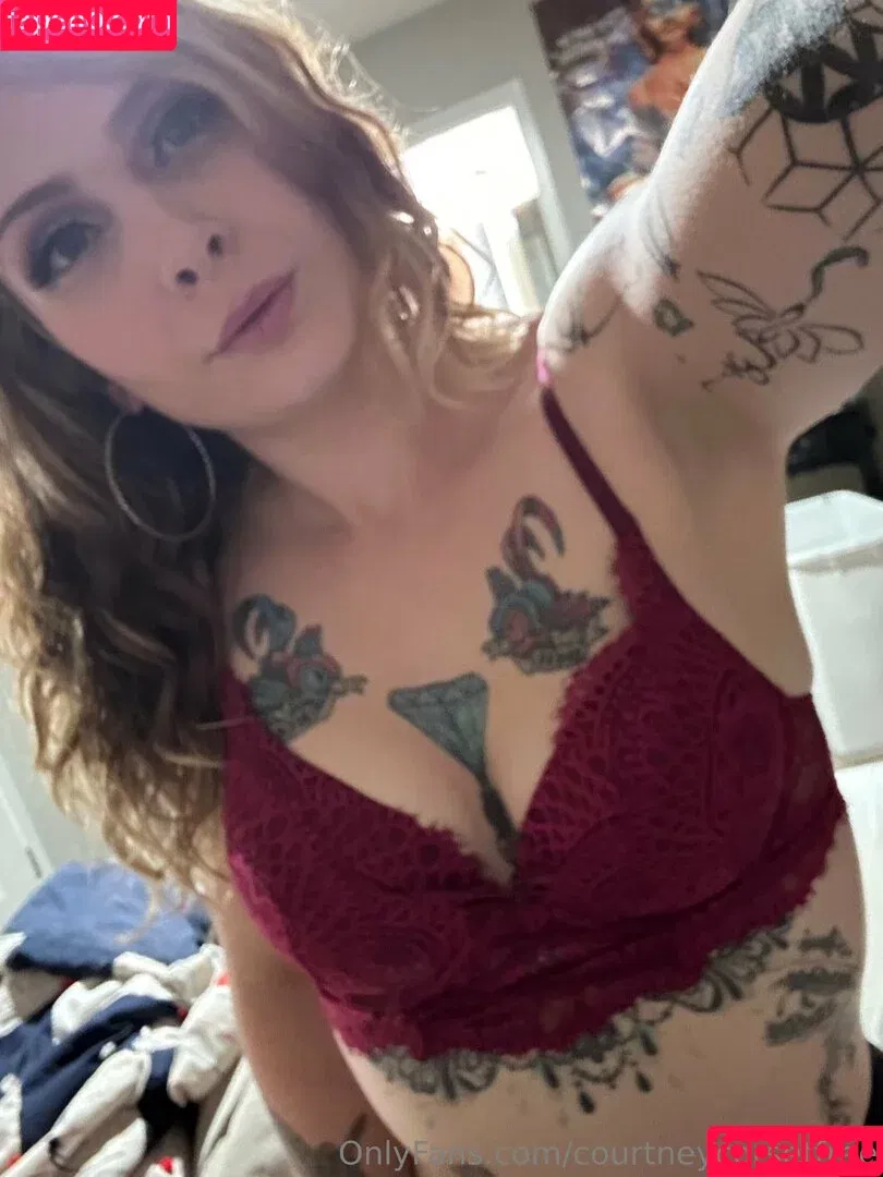 courtneycorsetfree / courtneyrowanfree Onlyfans Photo Gallery 