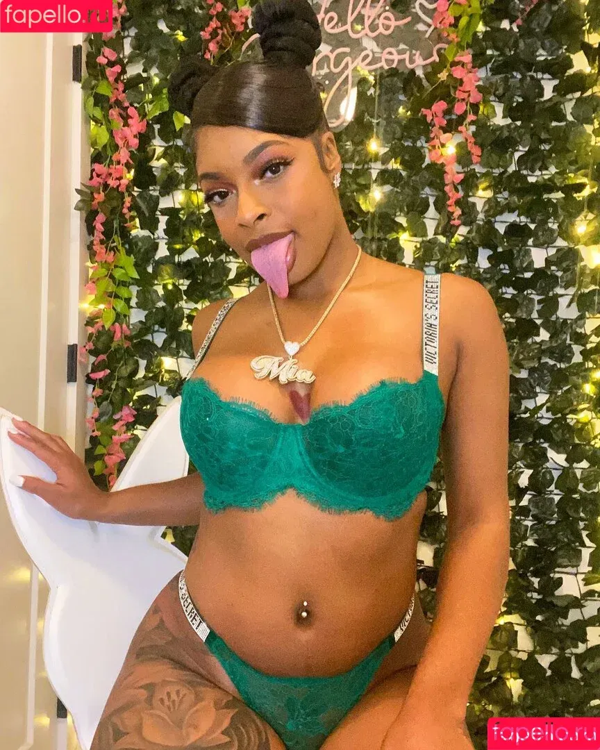 Long Tongue Fetish / _longtonguelewis / diqueentongue / longtonguelewis Onlyfans Photo Gallery 