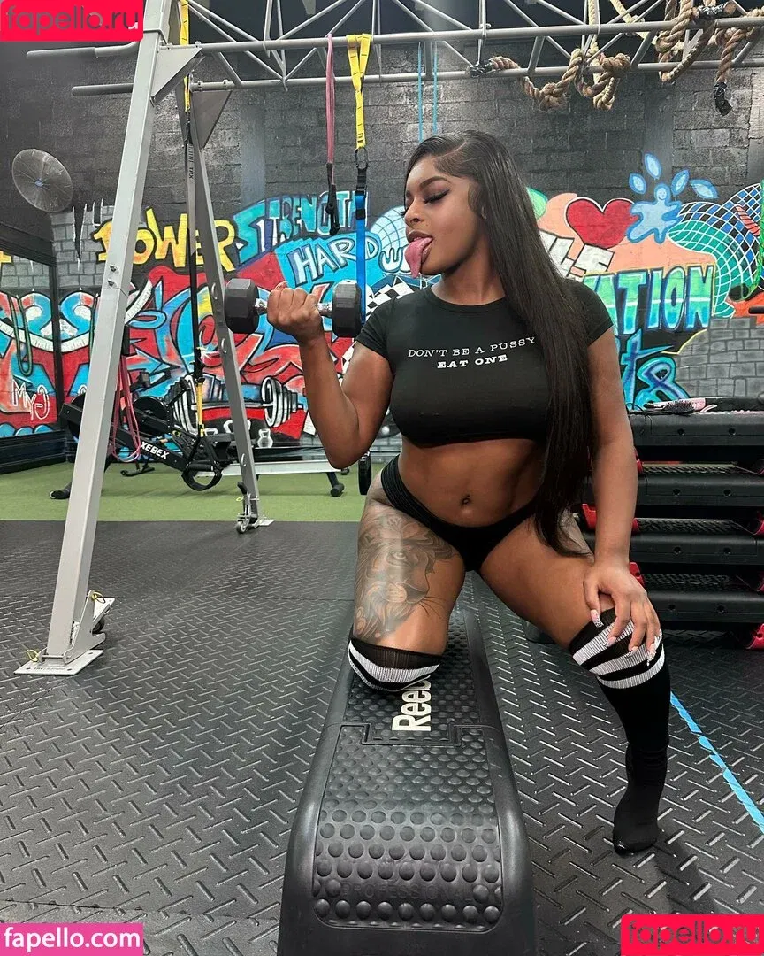 Long Tongue Fetish / _longtonguelewis / diqueentongue / longtonguelewis Onlyfans Photo Gallery 