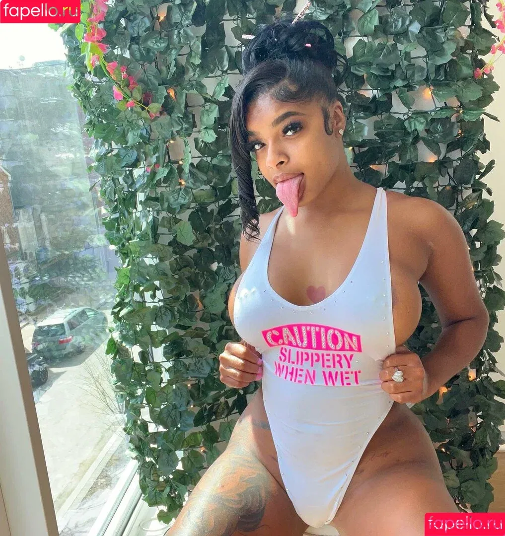 Long Tongue Fetish / _longtonguelewis / diqueentongue / longtonguelewis Onlyfans Photo Gallery 