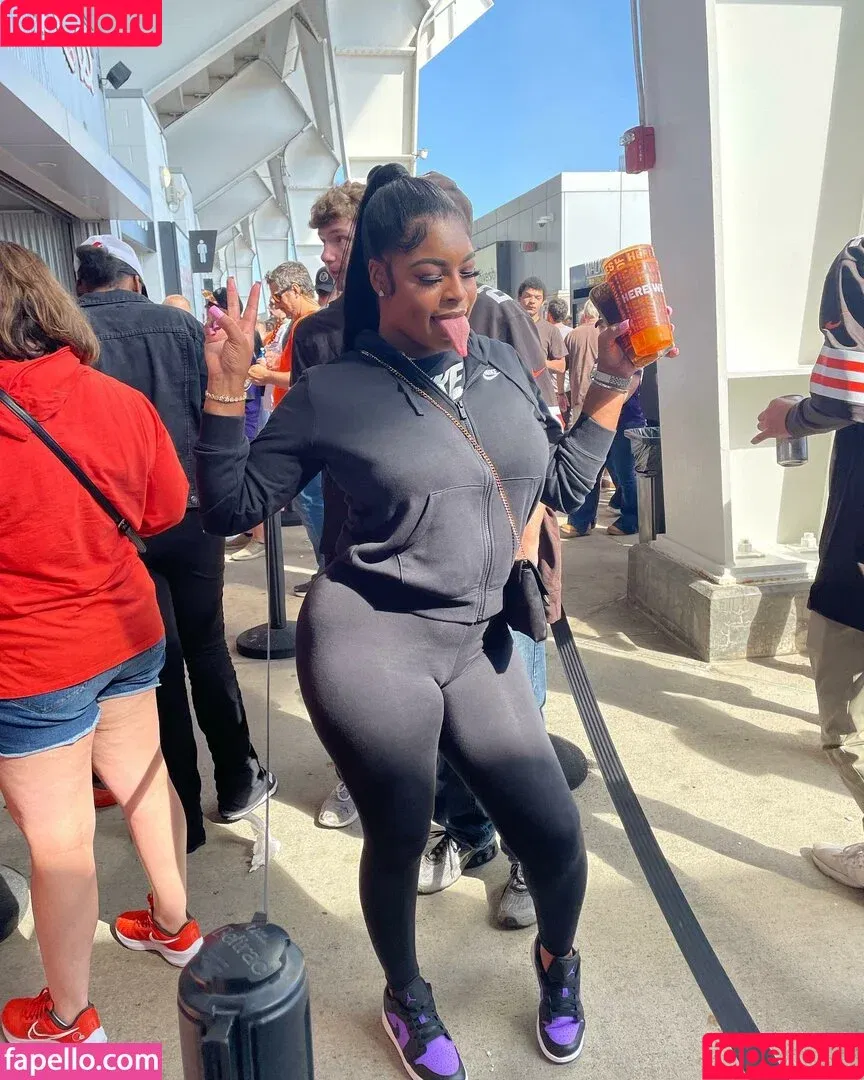 Long Tongue Fetish / _longtonguelewis / diqueentongue / longtonguelewis Onlyfans Photo Gallery 