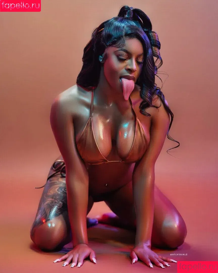 Long Tongue Fetish / _longtonguelewis / diqueentongue / longtonguelewis Onlyfans Photo Gallery 