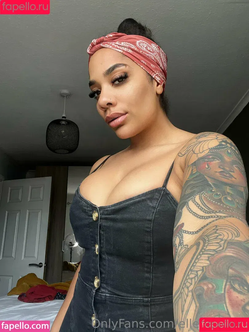 ellepeachxr / elletaylxrr Onlyfans Photo Gallery 