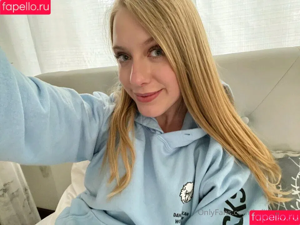 Kallie Taylor / Maella / Mella Megan / kal.taylor / kalliextaylor Onlyfans Photo Gallery 