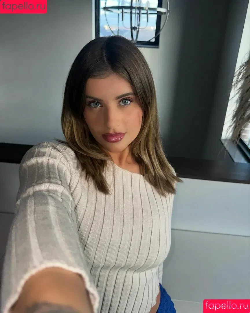 AAri / xxaari8 Onlyfans Photo Gallery 