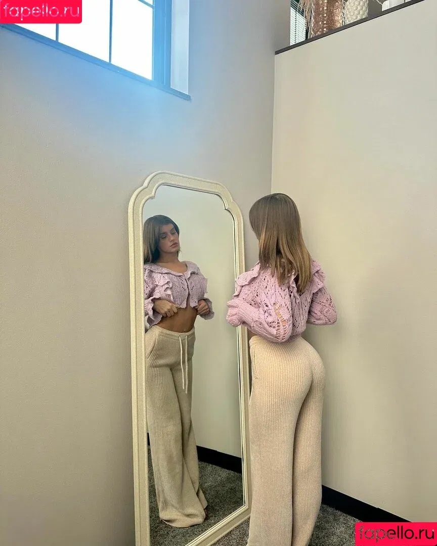 AAri / xxaari8 Onlyfans Photo Gallery 