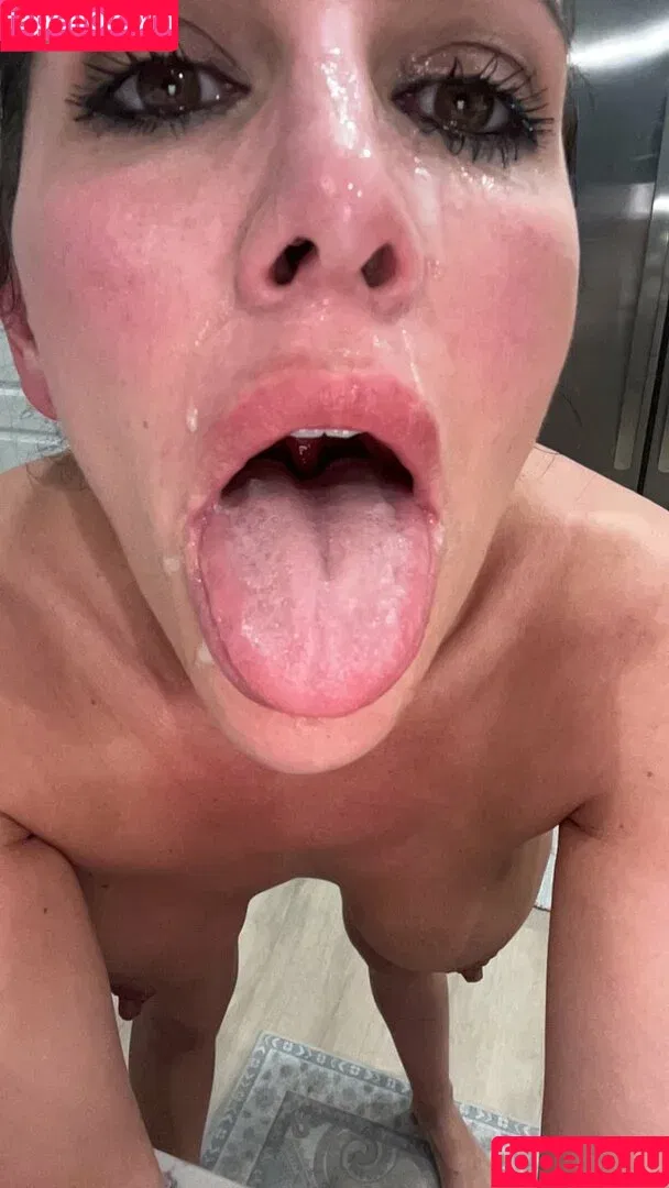 Eva Stone / evastonexxx / fit.mamawannabe / temptingyou69 Onlyfans Photo Gallery 