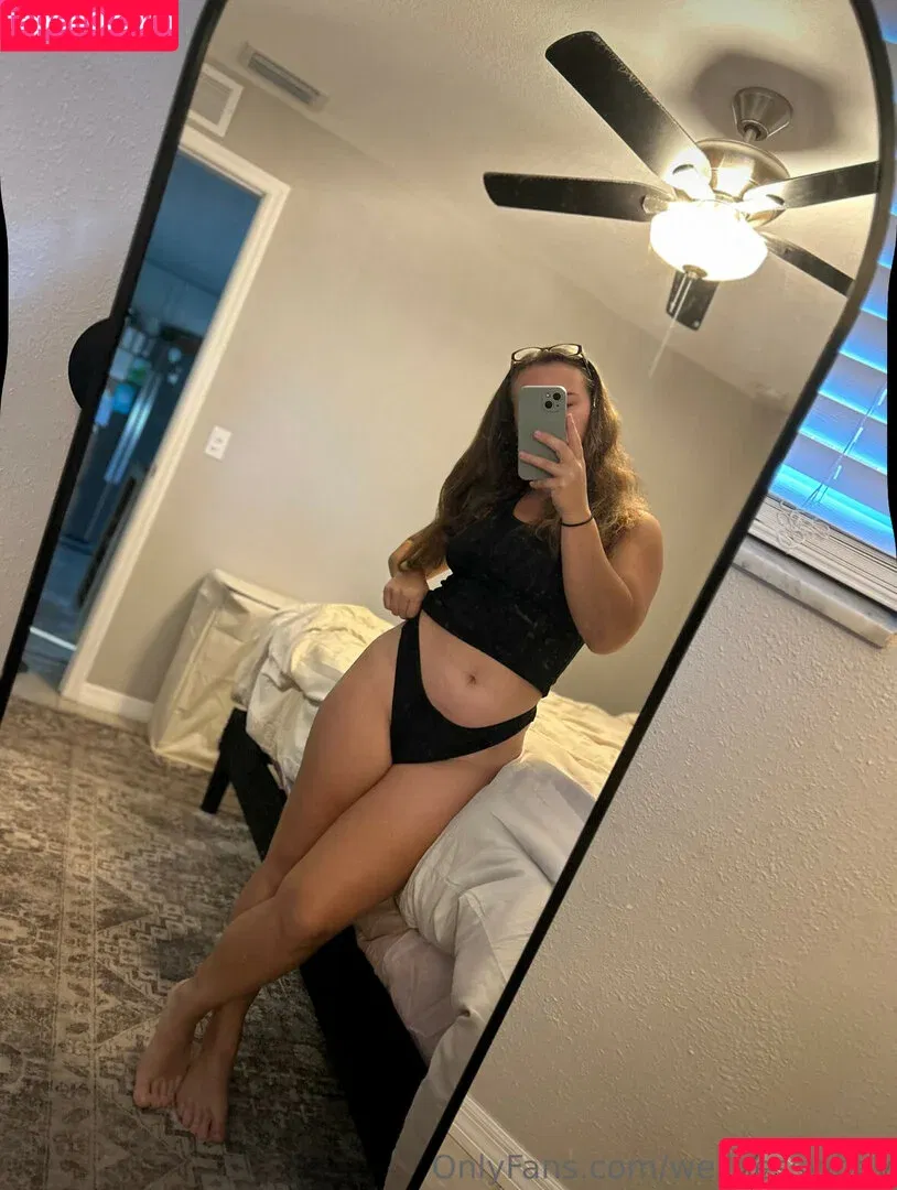 Kayla Moore / Wellnesswifey / kaylaelizabethmoore Onlyfans Photo Gallery 