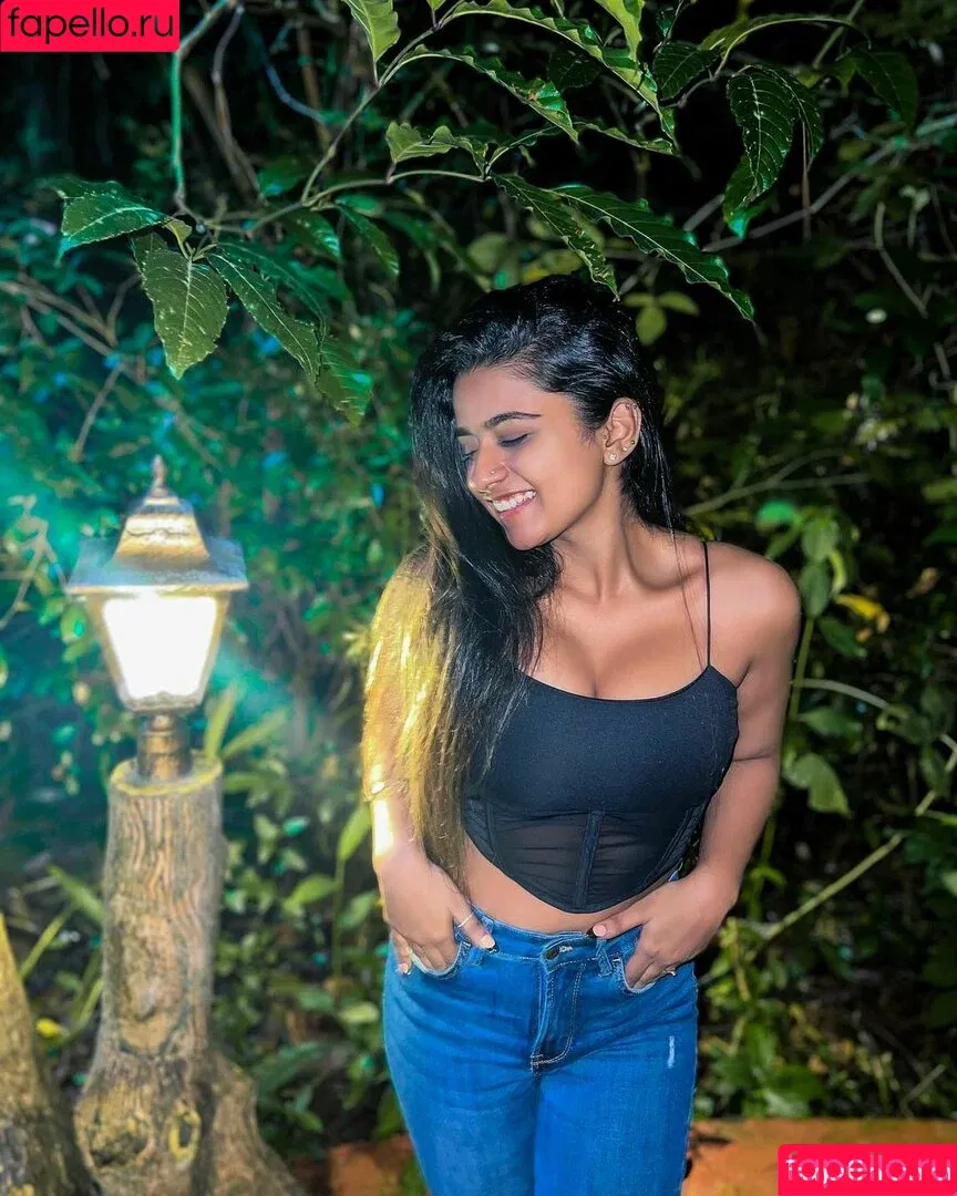 Suhana Khan / __suhuuu__ Onlyfans Photo Gallery 