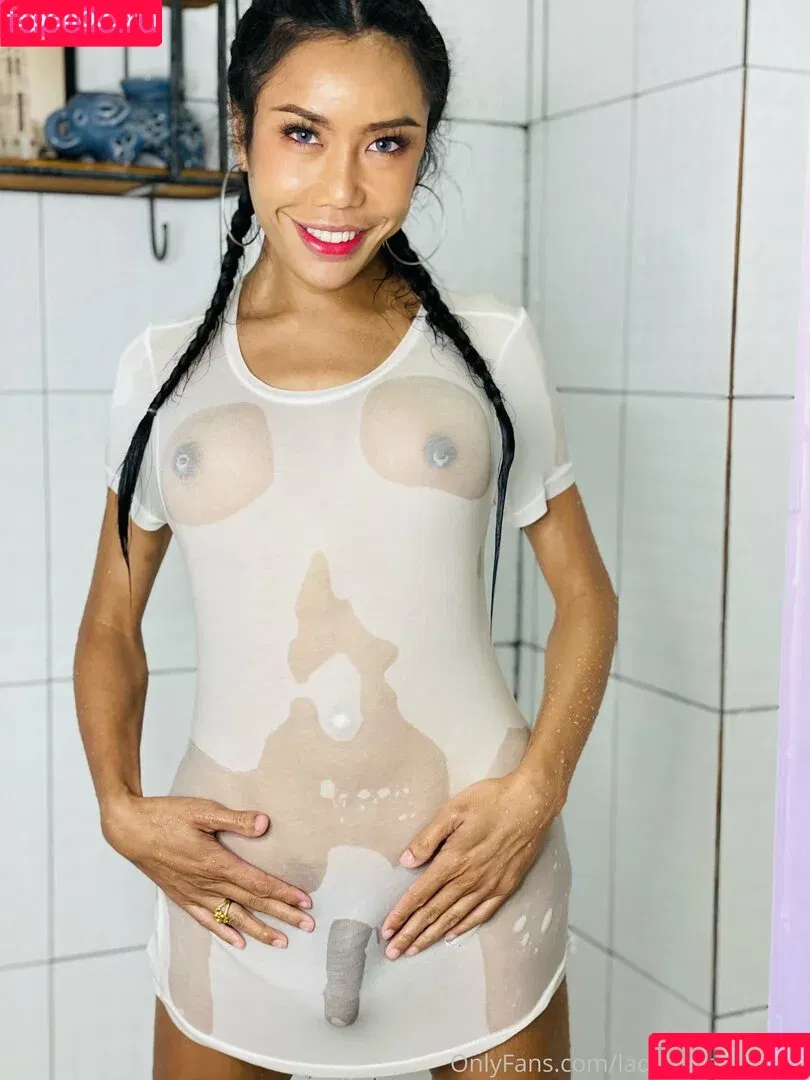 ladyboymos / ladyboyxmos Onlyfans Photo Gallery 