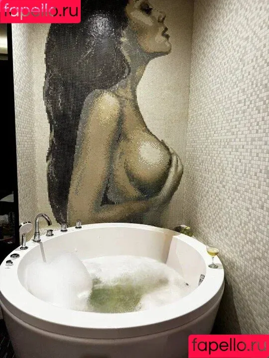 emmika_ / nika_nika21 / nika_shy18 Onlyfans Photo Gallery 