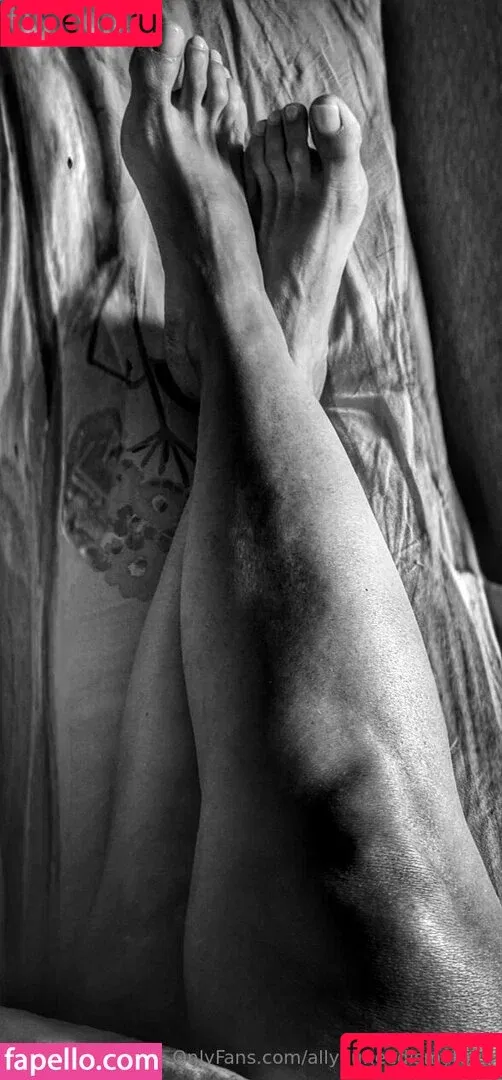 allyouneedismytoes / allyouneedissmood Onlyfans Photo Gallery 