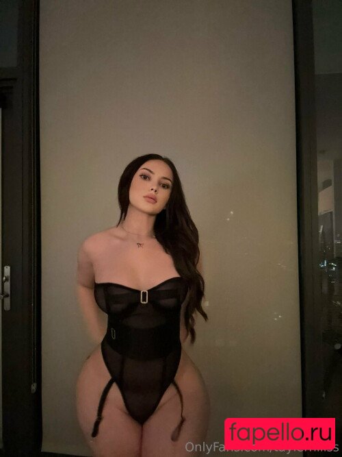 Tayler Hills Nude Onlyfans Photo 22