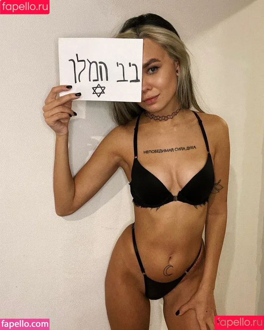 Ami Young / ami.young13 Onlyfans Photo Gallery 