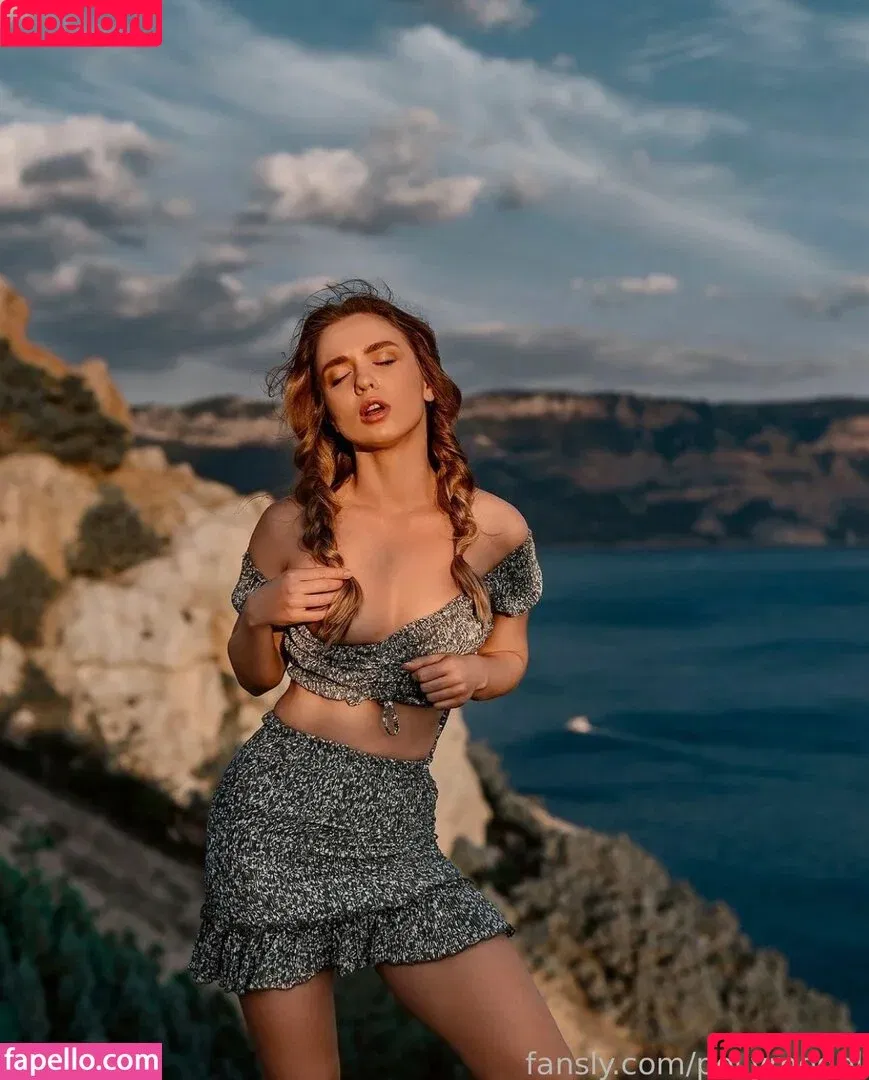 Polina Azarova / Pollymodel / polina_azarova Onlyfans Photo Gallery 