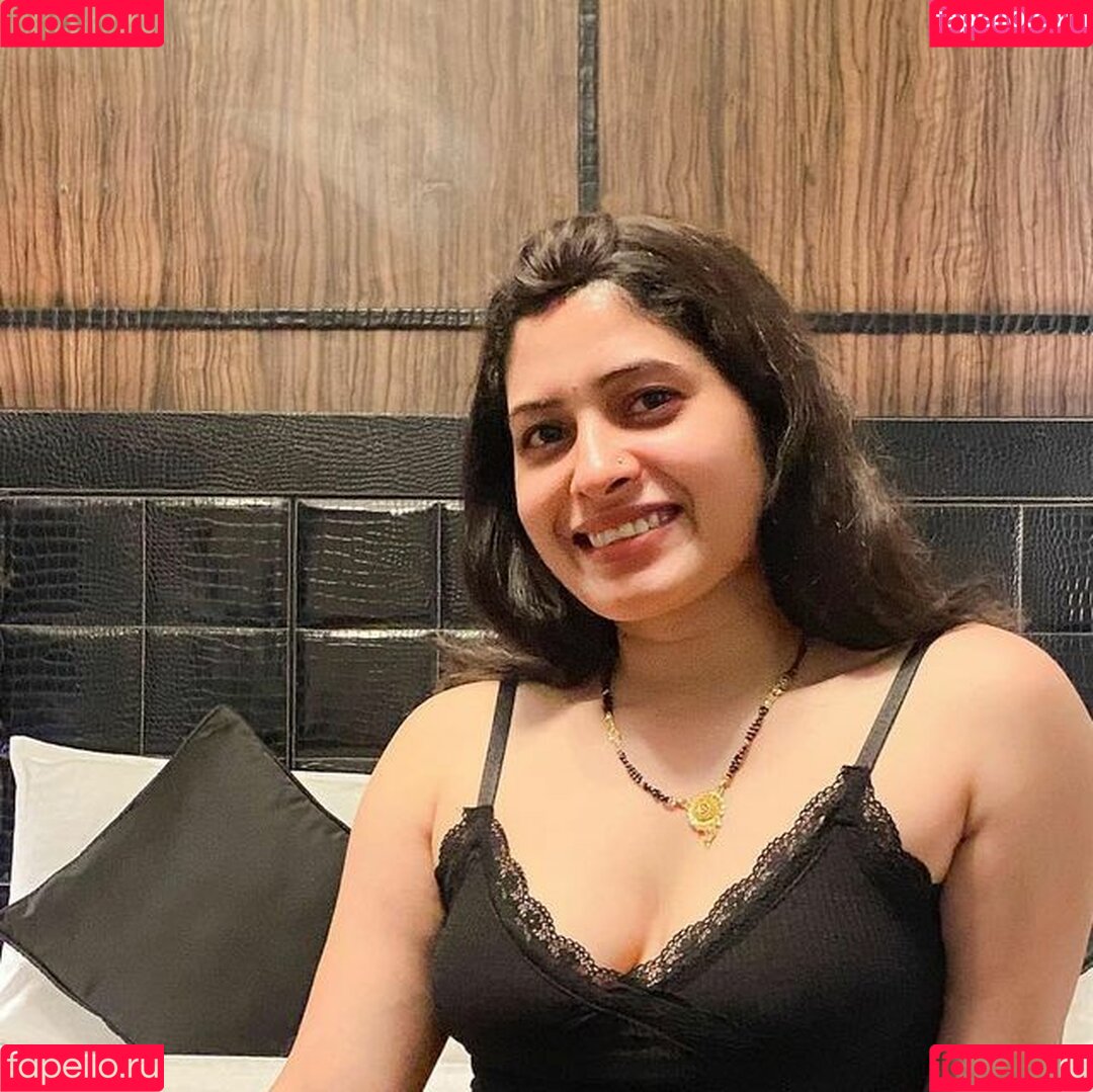 Renu Chandra Onlyfans Photo Gallery 
