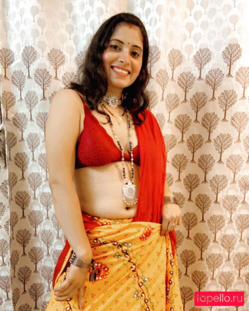 Renu Chandra Onlyfans Photo Gallery 