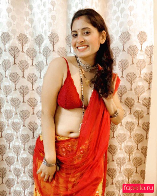 Renu Chandra Onlyfans Photo Gallery 