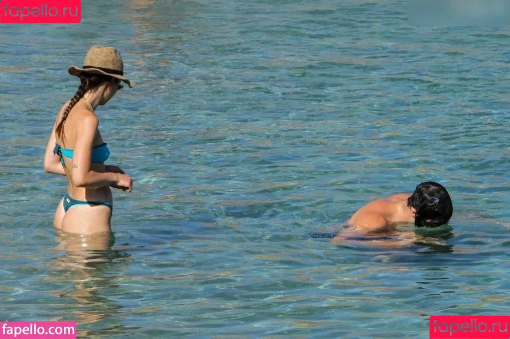 Aurora Ramazzotti / Michelle Hunziker's daughter / nichtvondieserweltofficial Onlyfans Photo Gallery 